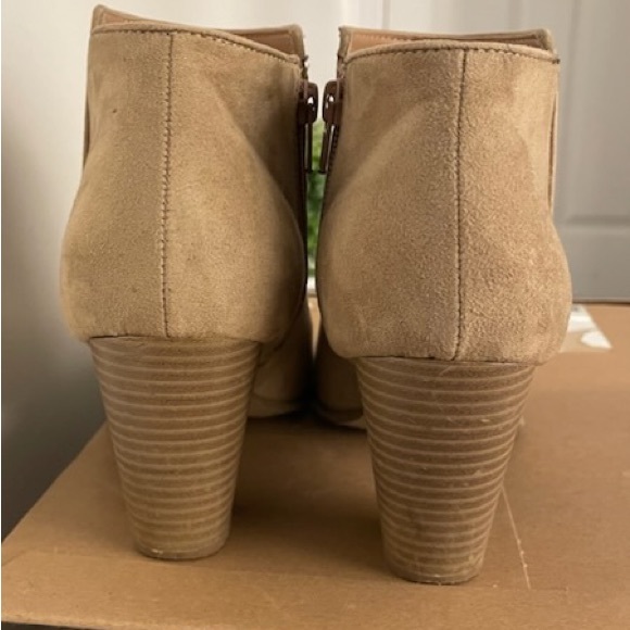 OLD NAVY Ankle Boots 👢- will put in a few extra items with purchase! - Picture 4 of 5